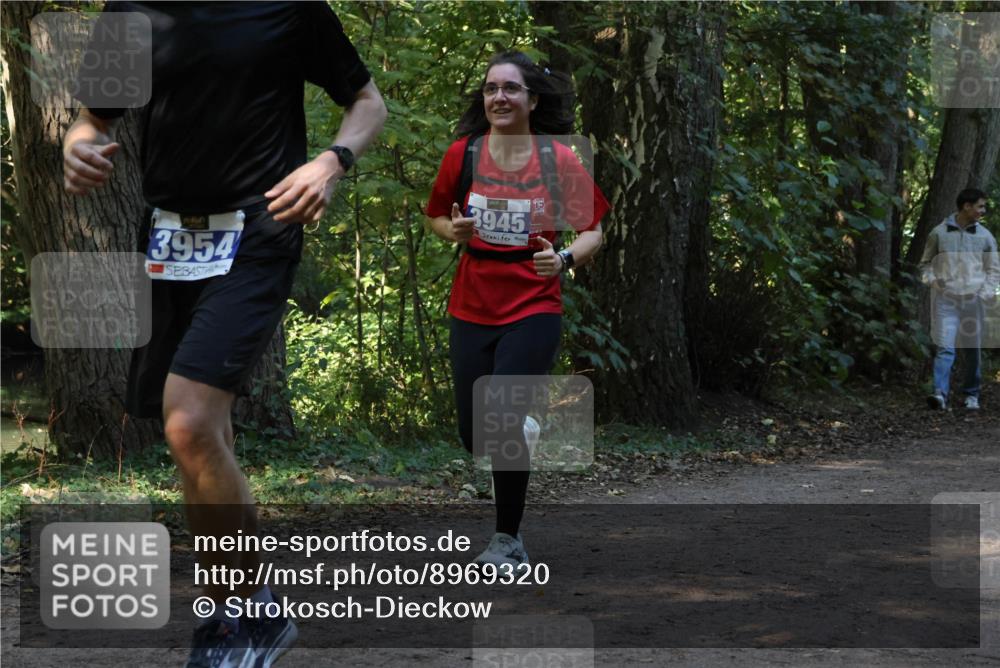 28.09.2025 - 33. Volkslauf durch das schöne Alstertal Strokosch-Dieckow http://msf.ph/oto/8969320 28.09.2025 11:25:36 Laufen 3954, 3945 meine-sportfotos.de
