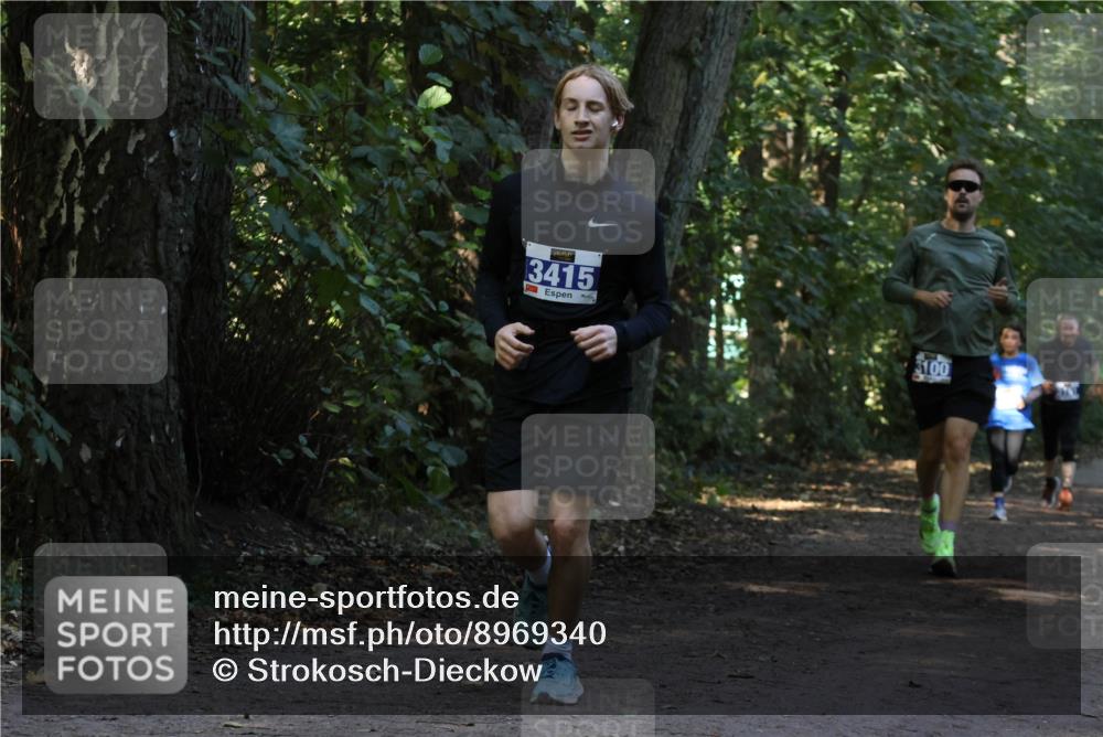 28.09.2025 - 33. Volkslauf durch das schöne Alstertal Strokosch-Dieckow http://msf.ph/oto/8969340 28.09.2025 11:25:57 Laufen 3415, 3100 meine-sportfotos.de