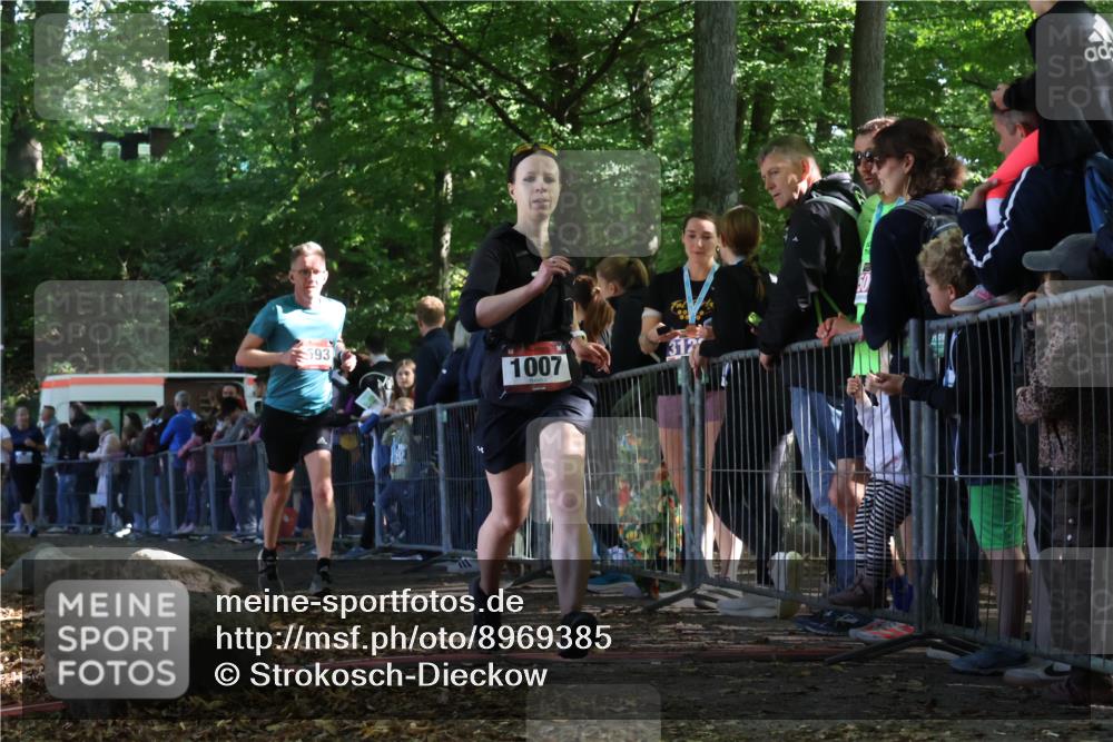 28.09.2025 - 33. Volkslauf durch das schöne Alstertal Strokosch-Dieckow http://msf.ph/oto/8969385 28.09.2025 11:50:08 Ziel 1007, 1593, 3389, 3390 meine-sportfotos.de