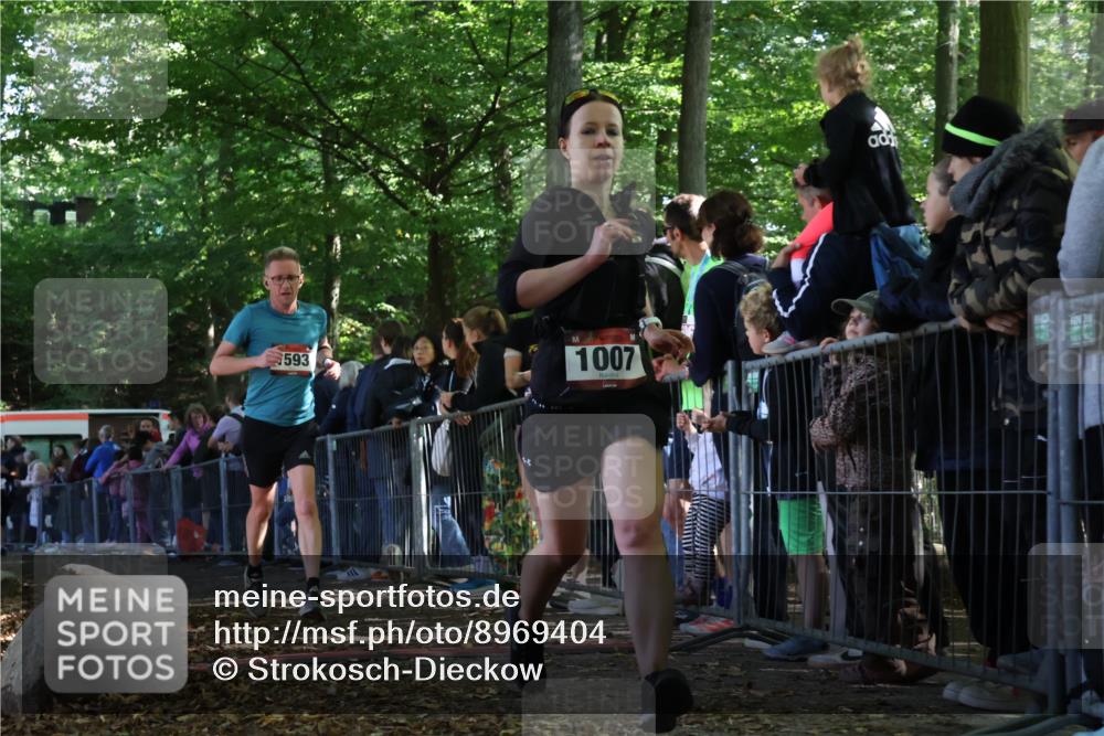 28.09.2025 - 33. Volkslauf durch das schöne Alstertal Strokosch-Dieckow http://msf.ph/oto/8969404 28.09.2025 11:50:08 Ziel 1007, 1593, 3389, 3390 meine-sportfotos.de