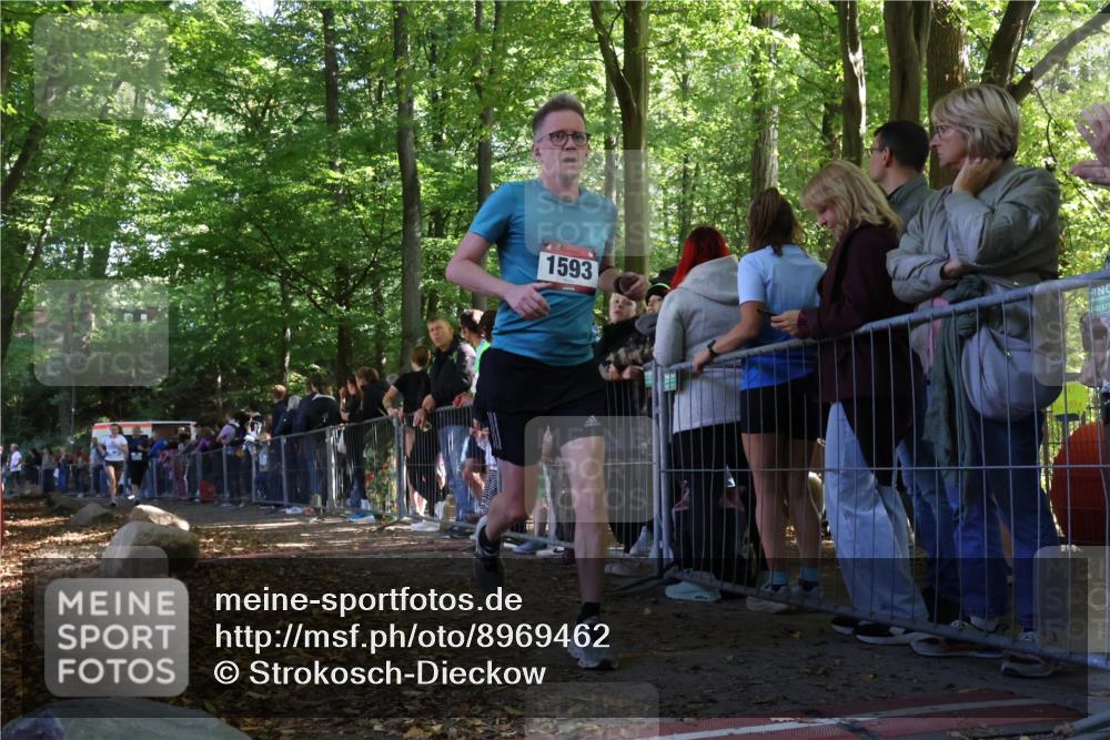 28.09.2025 - 33. Volkslauf durch das schöne Alstertal Strokosch-Dieckow http://msf.ph/oto/8969462 28.09.2025 11:50:10 Ziel 1593, 3389, 3390 meine-sportfotos.de