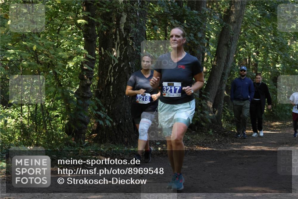 28.09.2025 - 33. Volkslauf durch das schöne Alstertal Strokosch-Dieckow http://msf.ph/oto/8969548 28.09.2025 11:30:18 Laufen 3218, 3217 meine-sportfotos.de