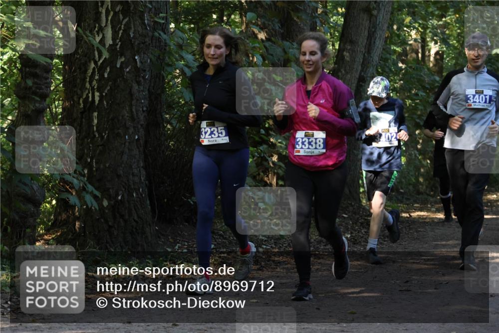 28.09.2025 - 33. Volkslauf durch das schöne Alstertal Strokosch-Dieckow http://msf.ph/oto/8969712 28.09.2025 11:34:35 Laufen 3235, 3338, 3402, 3401 meine-sportfotos.de