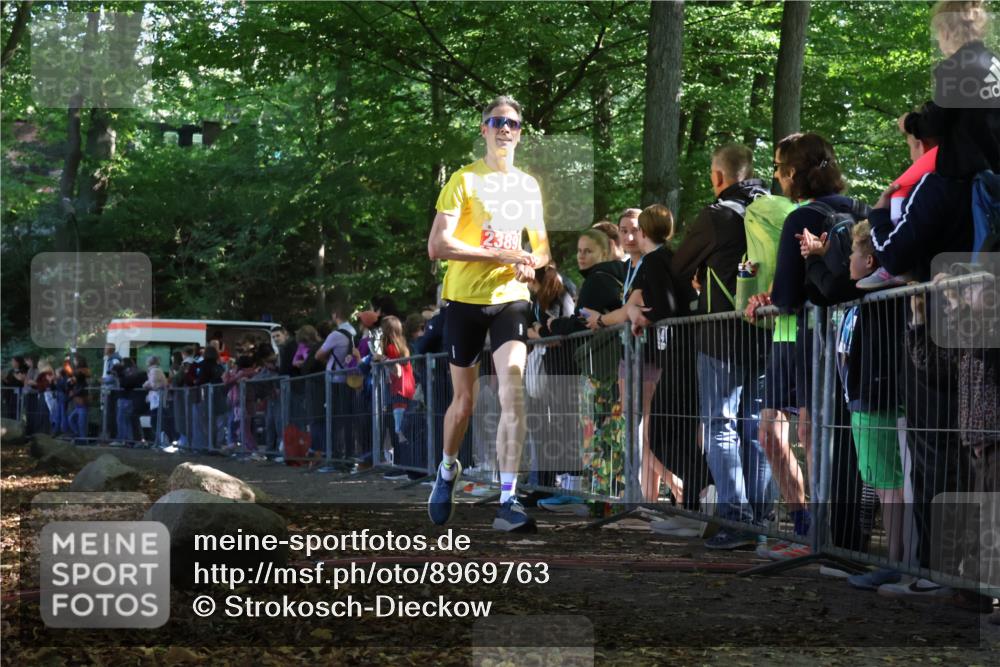 28.09.2025 - 33. Volkslauf durch das schöne Alstertal Strokosch-Dieckow http://msf.ph/oto/8969763 28.09.2025 11:50:33 Ziel 2389 meine-sportfotos.de