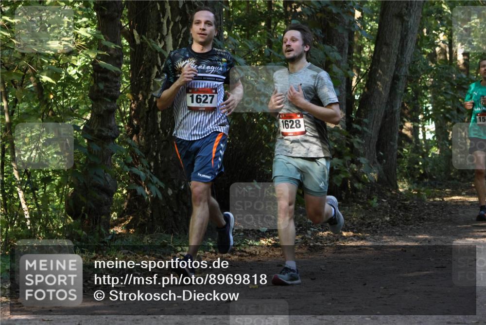 28.09.2025 - 33. Volkslauf durch das schöne Alstertal Strokosch-Dieckow http://msf.ph/oto/8969818 28.09.2025 11:36:24 Laufen 1627, 1628, 15 meine-sportfotos.de