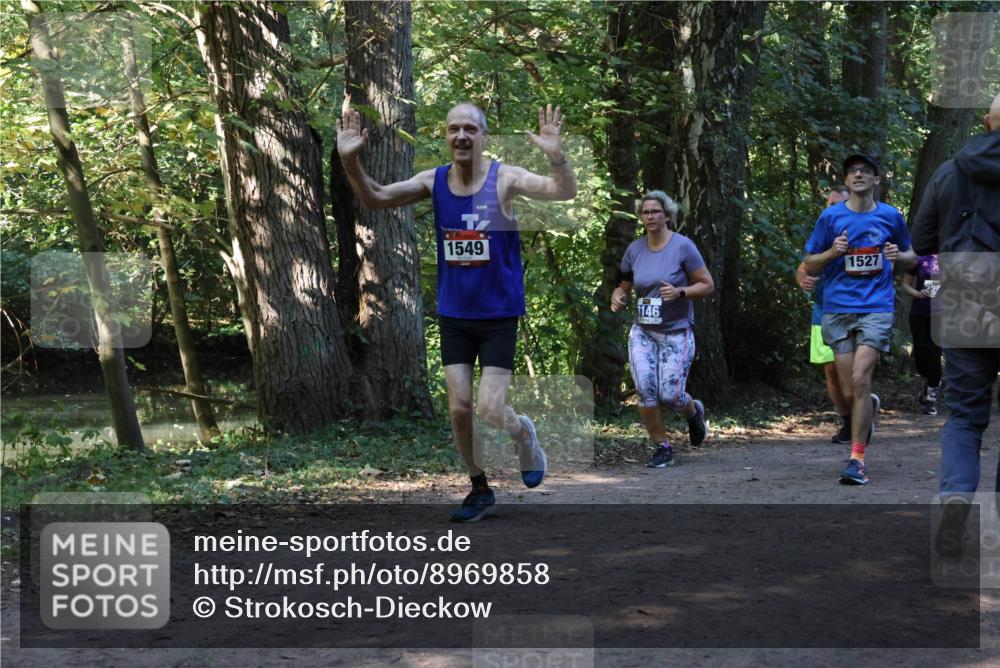 28.09.2025 - 33. Volkslauf durch das schöne Alstertal Strokosch-Dieckow http://msf.ph/oto/8969858 28.09.2025 11:37:11 Laufen 1549, 3146, 1527 meine-sportfotos.de