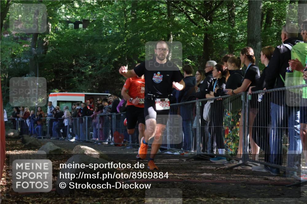 28.09.2025 - 33. Volkslauf durch das schöne Alstertal Strokosch-Dieckow http://msf.ph/oto/8969884 28.09.2025 11:50:42 Ziel 1570, 1864, 2995 meine-sportfotos.de