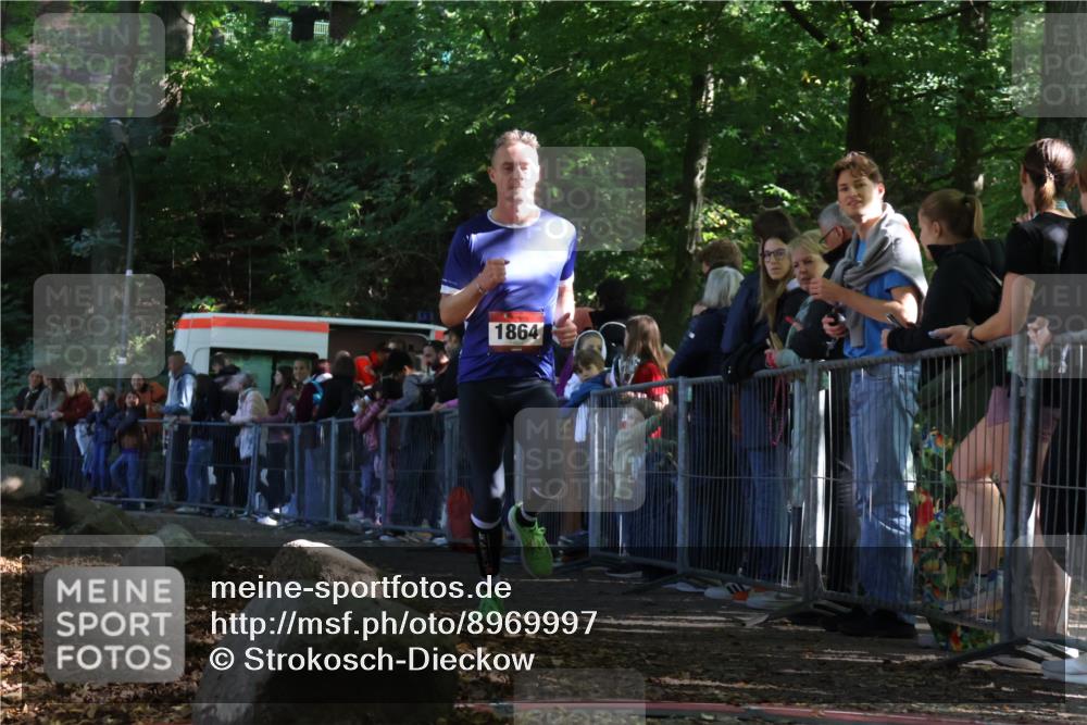 28.09.2025 - 33. Volkslauf durch das schöne Alstertal Strokosch-Dieckow http://msf.ph/oto/8969997 28.09.2025 11:50:49 Ziel 1864 meine-sportfotos.de