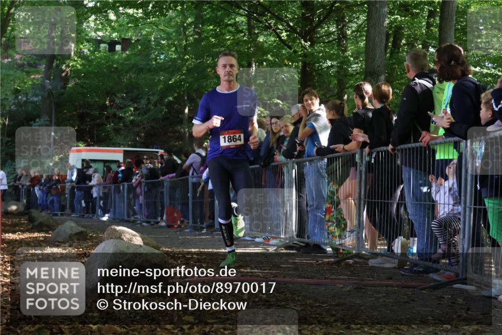 28.09.2025 - 33. Volkslauf durch das schöne Alstertal Strokosch-Dieckow http://msf.ph/oto/8970017 28.09.2025 11:50:50 Ziel 1864 meine-sportfotos.de