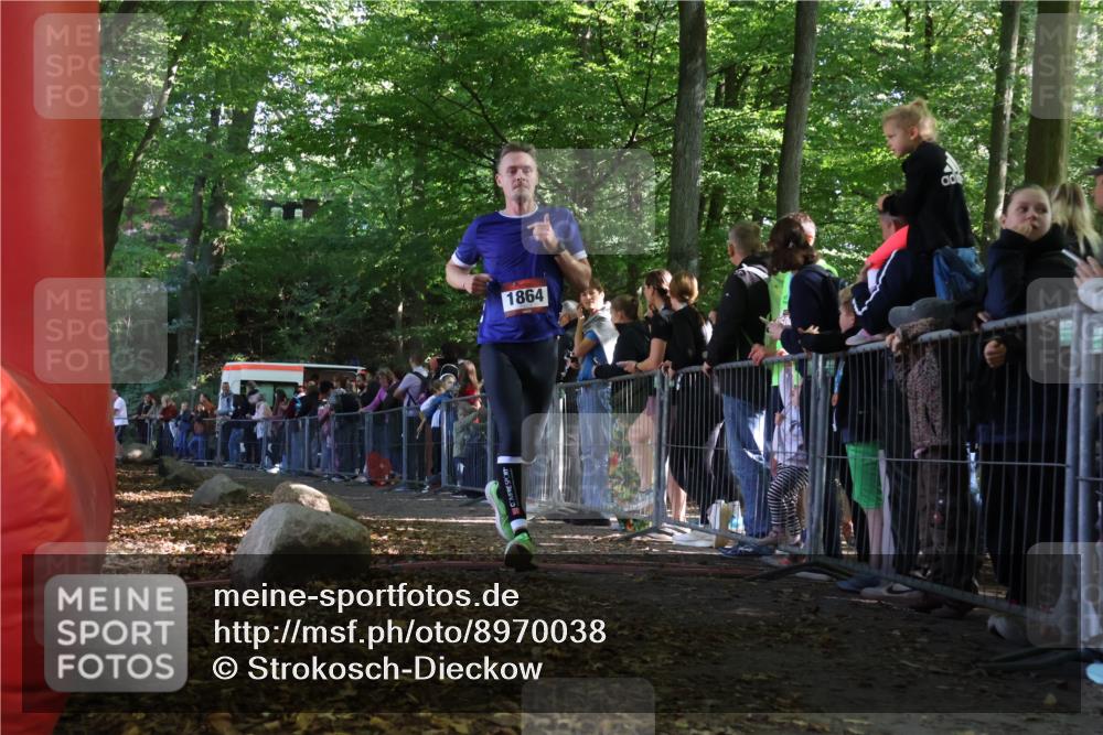 28.09.2025 - 33. Volkslauf durch das schöne Alstertal Strokosch-Dieckow http://msf.ph/oto/8970038 28.09.2025 11:50:50 Ziel 1864 meine-sportfotos.de