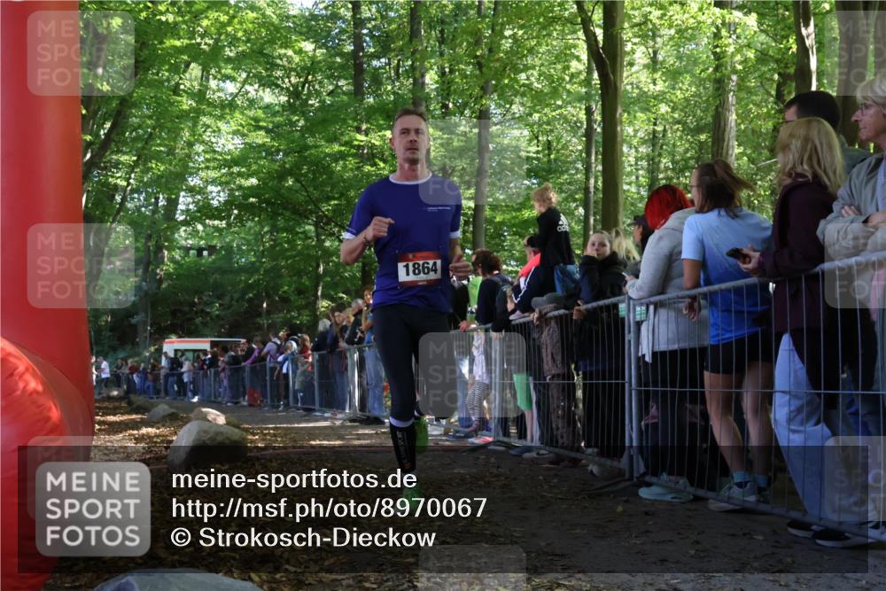 28.09.2025 - 33. Volkslauf durch das schöne Alstertal Strokosch-Dieckow http://msf.ph/oto/8970067 28.09.2025 11:50:51 Ziel 1864 meine-sportfotos.de