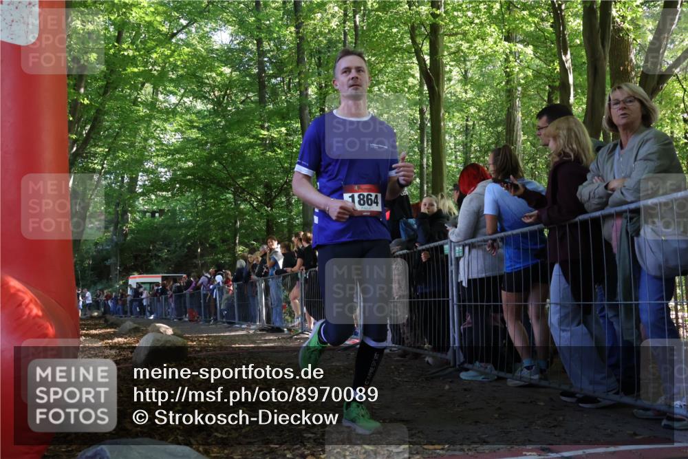 28.09.2025 - 33. Volkslauf durch das schöne Alstertal Strokosch-Dieckow http://msf.ph/oto/8970089 28.09.2025 11:50:52 Ziel 1864 meine-sportfotos.de