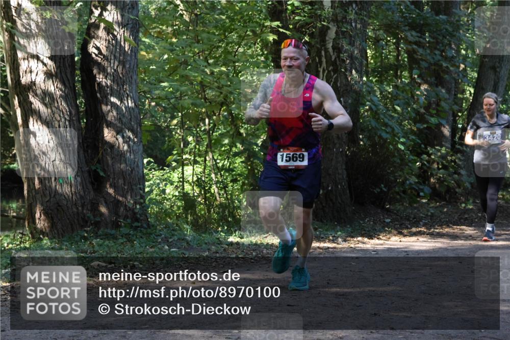 28.09.2025 - 33. Volkslauf durch das schöne Alstertal Strokosch-Dieckow http://msf.ph/oto/8970100 28.09.2025 11:42:50 Laufen 1569, 3420 meine-sportfotos.de