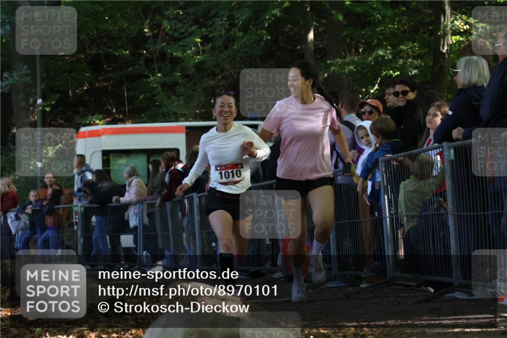28.09.2025 - 33. Volkslauf durch das schöne Alstertal Strokosch-Dieckow http://msf.ph/oto/8970101 28.09.2025 11:51:07 Ziel 1010 meine-sportfotos.de