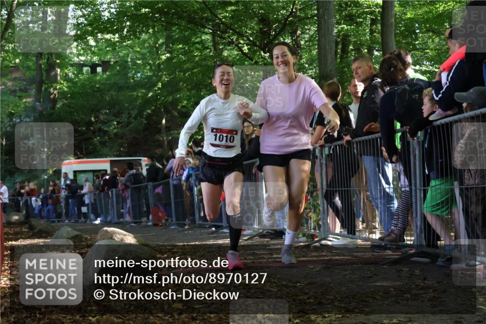 28.09.2025 - 33. Volkslauf durch das schöne Alstertal Strokosch-Dieckow http://msf.ph/oto/8970127 28.09.2025 11:51:10 Ziel 1010 meine-sportfotos.de