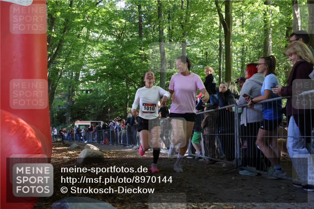 28.09.2025 - 33. Volkslauf durch das schöne Alstertal Strokosch-Dieckow http://msf.ph/oto/8970144 28.09.2025 11:51:10 Ziel 1010 meine-sportfotos.de