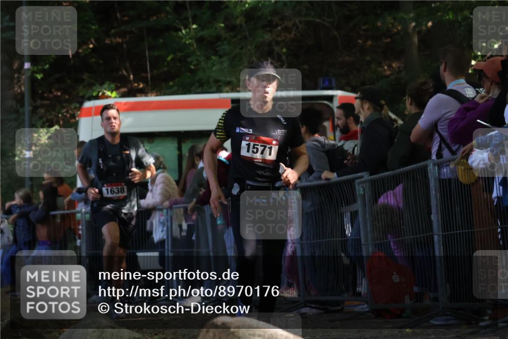 28.09.2025 - 33. Volkslauf durch das schöne Alstertal Strokosch-Dieckow http://msf.ph/oto/8970176 28.09.2025 11:51:17 Ziel 1571, 1638 meine-sportfotos.de