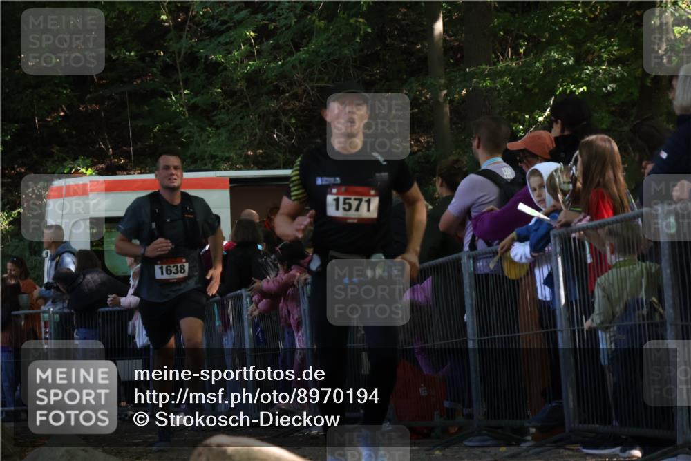 28.09.2025 - 33. Volkslauf durch das schöne Alstertal Strokosch-Dieckow http://msf.ph/oto/8970194 28.09.2025 11:51:18 Ziel 1571, 1638 meine-sportfotos.de