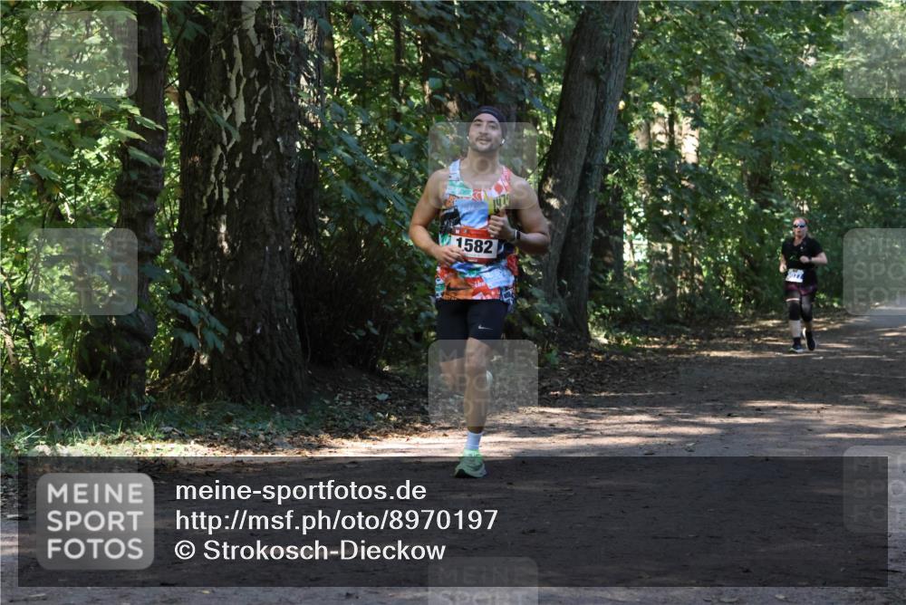 28.09.2025 - 33. Volkslauf durch das schöne Alstertal Strokosch-Dieckow http://msf.ph/oto/8970197 28.09.2025 11:45:16 Laufen 1582 meine-sportfotos.de