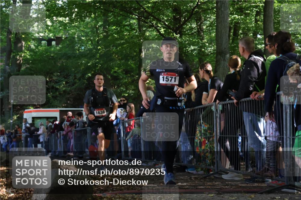 28.09.2025 - 33. Volkslauf durch das schöne Alstertal Strokosch-Dieckow http://msf.ph/oto/8970235 28.09.2025 11:51:20 Ziel 1571, 1638, 2654 meine-sportfotos.de