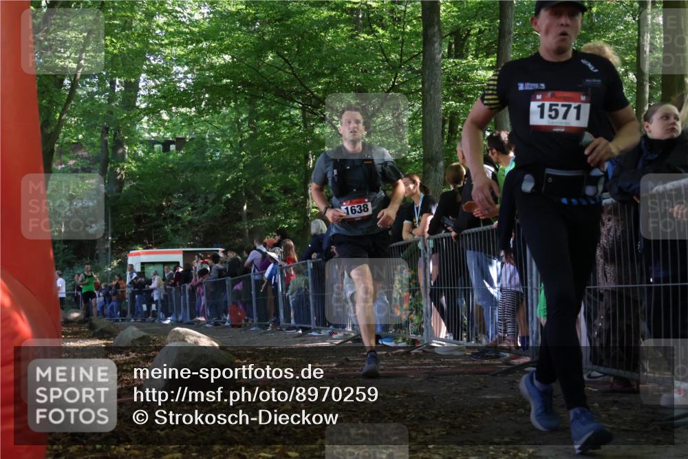 28.09.2025 - 33. Volkslauf durch das schöne Alstertal Strokosch-Dieckow http://msf.ph/oto/8970259 28.09.2025 11:51:22 Ziel 1571, 1638, 2654 meine-sportfotos.de