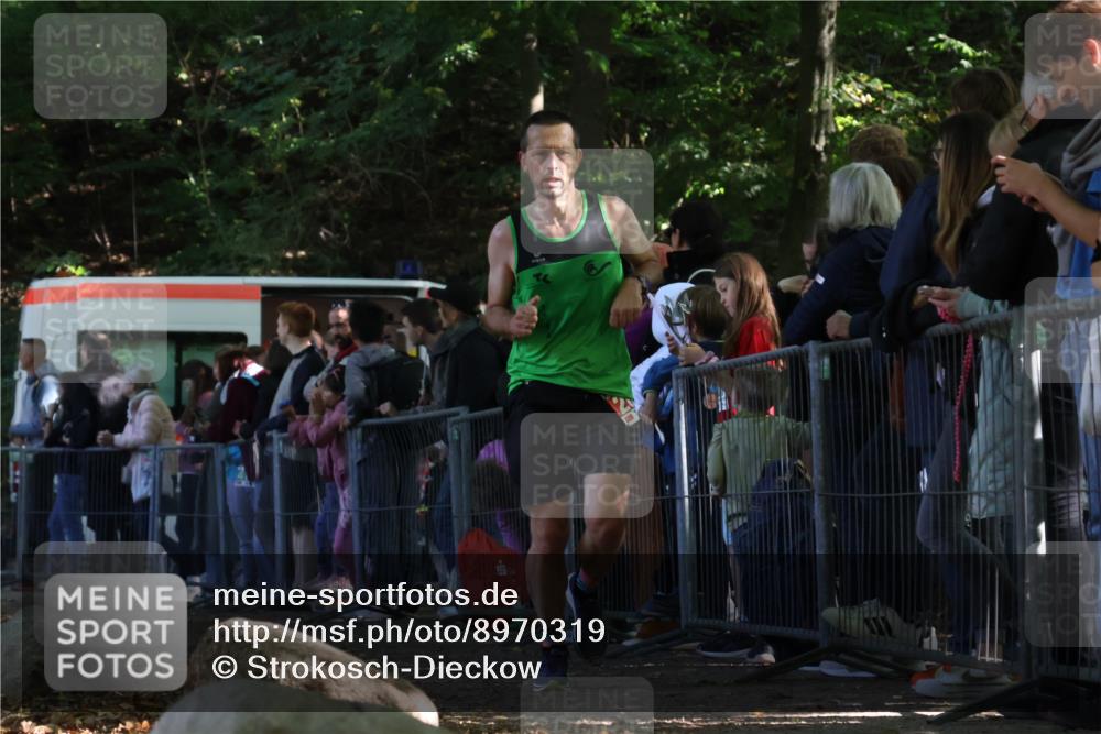28.09.2025 - 33. Volkslauf durch das schöne Alstertal Strokosch-Dieckow http://msf.ph/oto/8970319 28.09.2025 11:51:27 Ziel 2381, 2654, 3111 meine-sportfotos.de