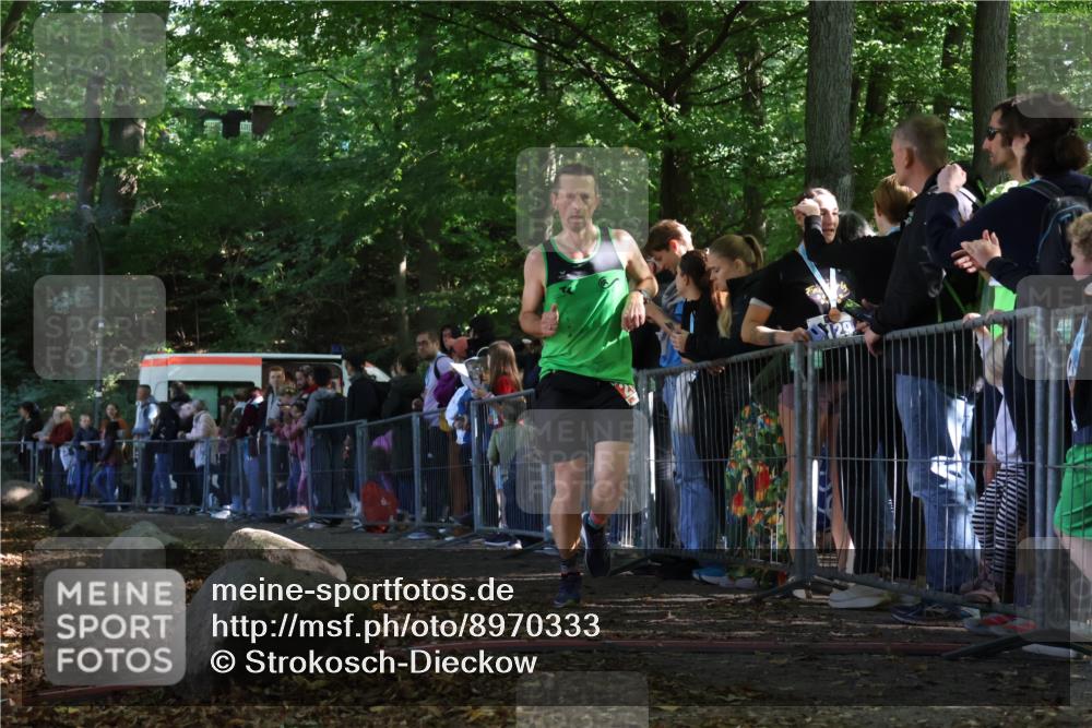 28.09.2025 - 33. Volkslauf durch das schöne Alstertal Strokosch-Dieckow http://msf.ph/oto/8970333 28.09.2025 11:51:28 Ziel 2381, 2654, 3111 meine-sportfotos.de