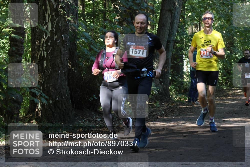 28.09.2025 - 33. Volkslauf durch das schöne Alstertal Strokosch-Dieckow http://msf.ph/oto/8970337 28.09.2025 11:48:51 Laufen 313, 1571, 2385 meine-sportfotos.de