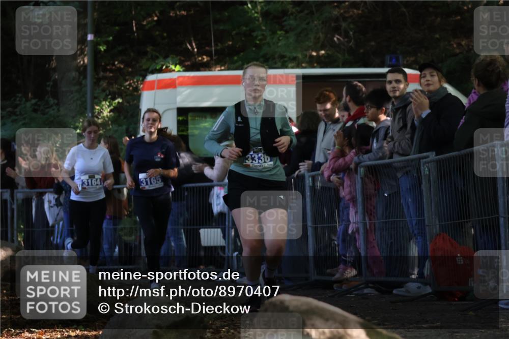 28.09.2025 - 33. Volkslauf durch das schöne Alstertal Strokosch-Dieckow http://msf.ph/oto/8970407 28.09.2025 11:51:42 Ziel 3164, 3165, 3336 meine-sportfotos.de