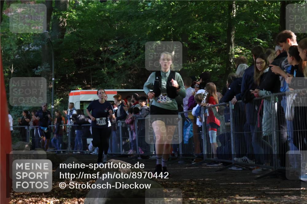 28.09.2025 - 33. Volkslauf durch das schöne Alstertal Strokosch-Dieckow http://msf.ph/oto/8970442 28.09.2025 11:51:45 Ziel 1602, 3164, 3165, 3336 meine-sportfotos.de