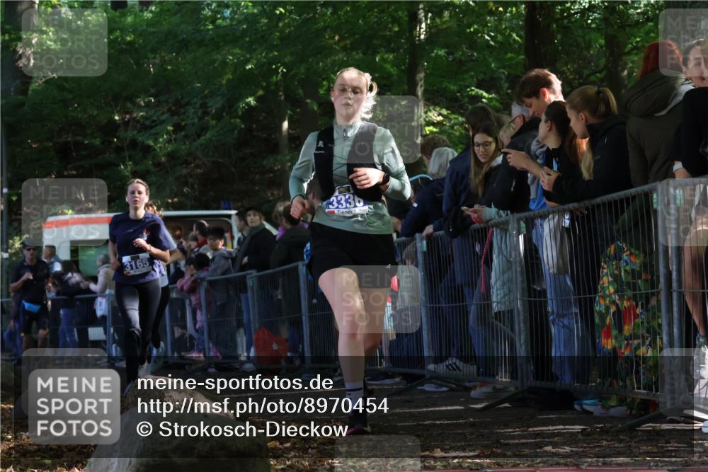 28.09.2025 - 33. Volkslauf durch das schöne Alstertal Strokosch-Dieckow http://msf.ph/oto/8970454 28.09.2025 11:51:46 Ziel 1602, 3164, 3165, 3336 meine-sportfotos.de