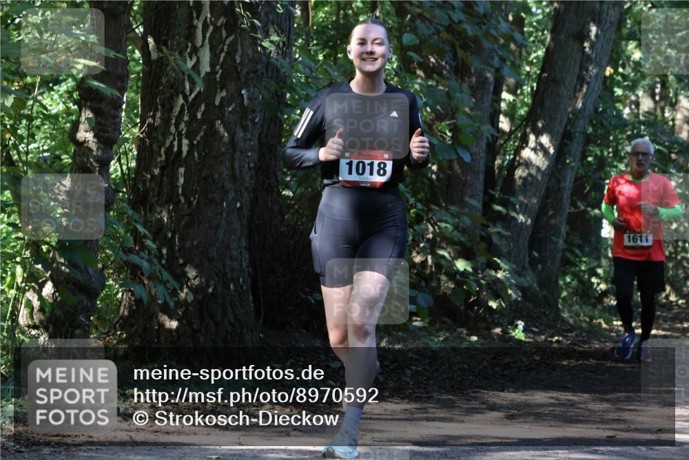 28.09.2025 - 33. Volkslauf durch das schöne Alstertal Strokosch-Dieckow http://msf.ph/oto/8970592 28.09.2025 11:55:15 Laufen 1018, 1611 meine-sportfotos.de