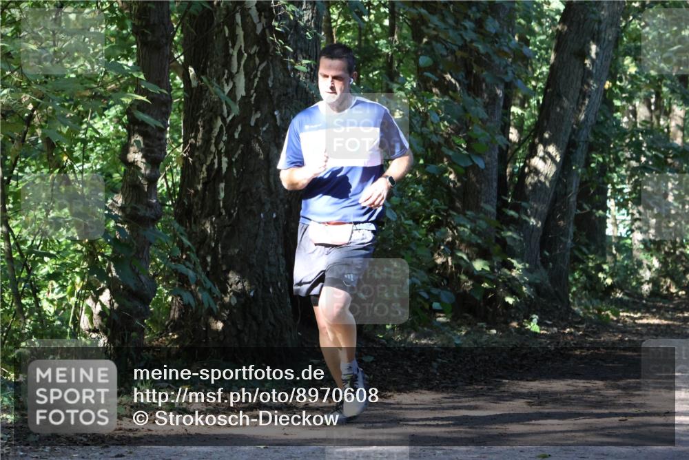 28.09.2025 - 33. Volkslauf durch das schöne Alstertal Strokosch-Dieckow http://msf.ph/oto/8970608 28.09.2025 11:55:42 Laufen  meine-sportfotos.de