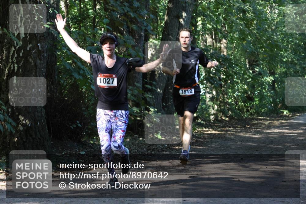 28.09.2025 - 33. Volkslauf durch das schöne Alstertal Strokosch-Dieckow http://msf.ph/oto/8970642 28.09.2025 11:56:18 Laufen 1027, 1812 meine-sportfotos.de