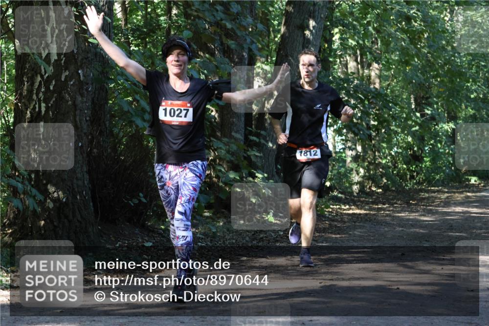 28.09.2025 - 33. Volkslauf durch das schöne Alstertal Strokosch-Dieckow http://msf.ph/oto/8970644 28.09.2025 11:56:18 Laufen 1027, 1812 meine-sportfotos.de