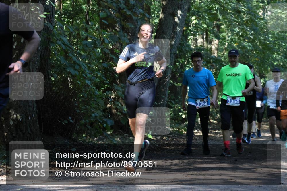 28.09.2025 - 33. Volkslauf durch das schöne Alstertal Strokosch-Dieckow http://msf.ph/oto/8970651 28.09.2025 11:56:42 Laufen 3359, 3354 meine-sportfotos.de