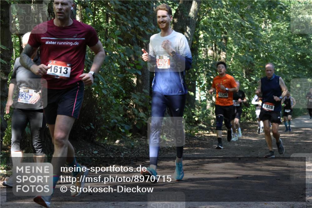 28.09.2025 - 33. Volkslauf durch das schöne Alstertal Strokosch-Dieckow http://msf.ph/oto/8970715 28.09.2025 11:57:43 Laufen 335, 1613, 2402, 1726, 1828 meine-sportfotos.de