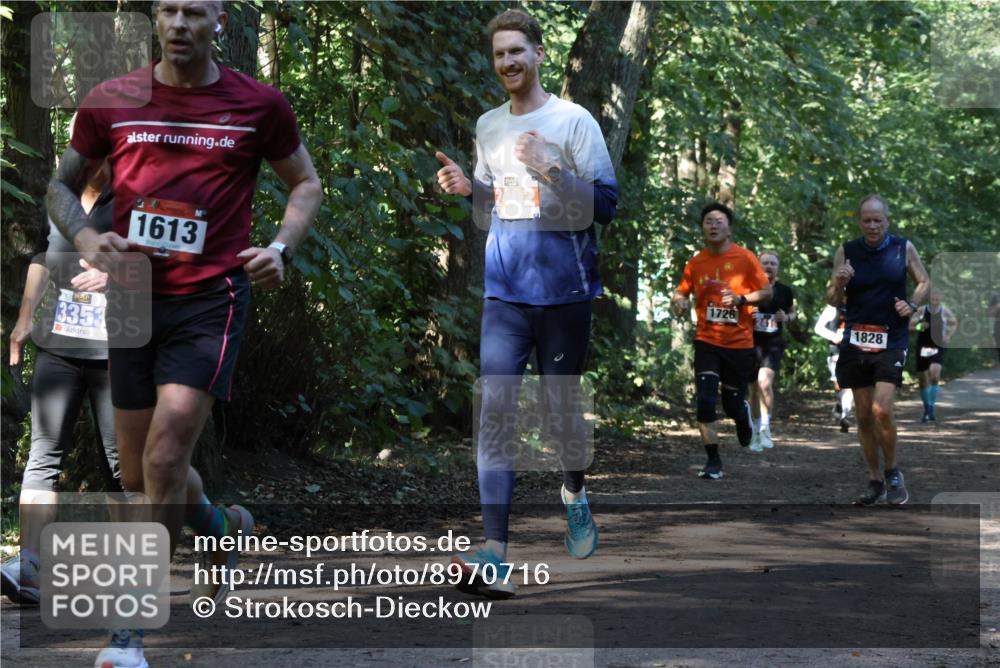 28.09.2025 - 33. Volkslauf durch das schöne Alstertal Strokosch-Dieckow http://msf.ph/oto/8970716 28.09.2025 11:57:43 Laufen 3353, 2402, 1613, 1726, 1828 meine-sportfotos.de