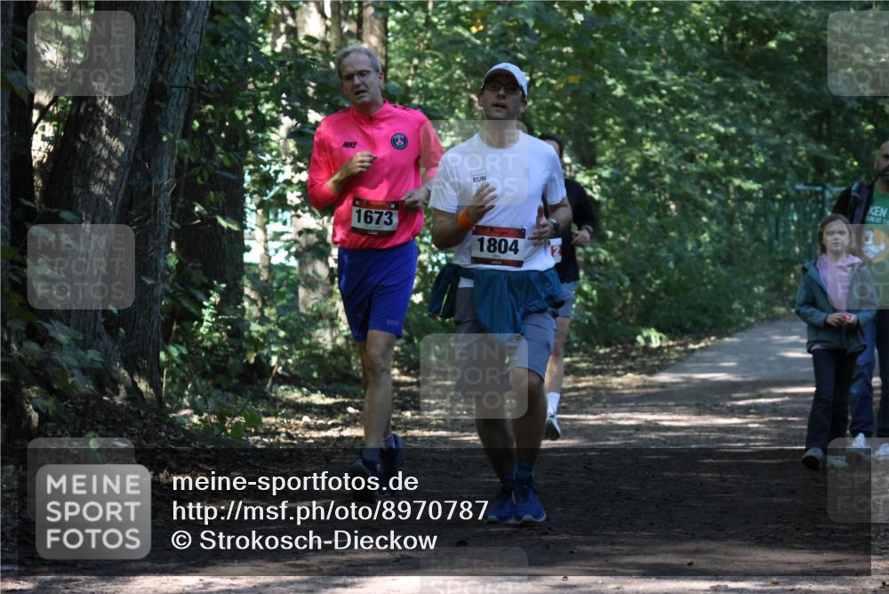 28.09.2025 - 33. Volkslauf durch das schöne Alstertal Strokosch-Dieckow http://msf.ph/oto/8970787 28.09.2025 12:00:08 Laufen 1673, 1804 meine-sportfotos.de