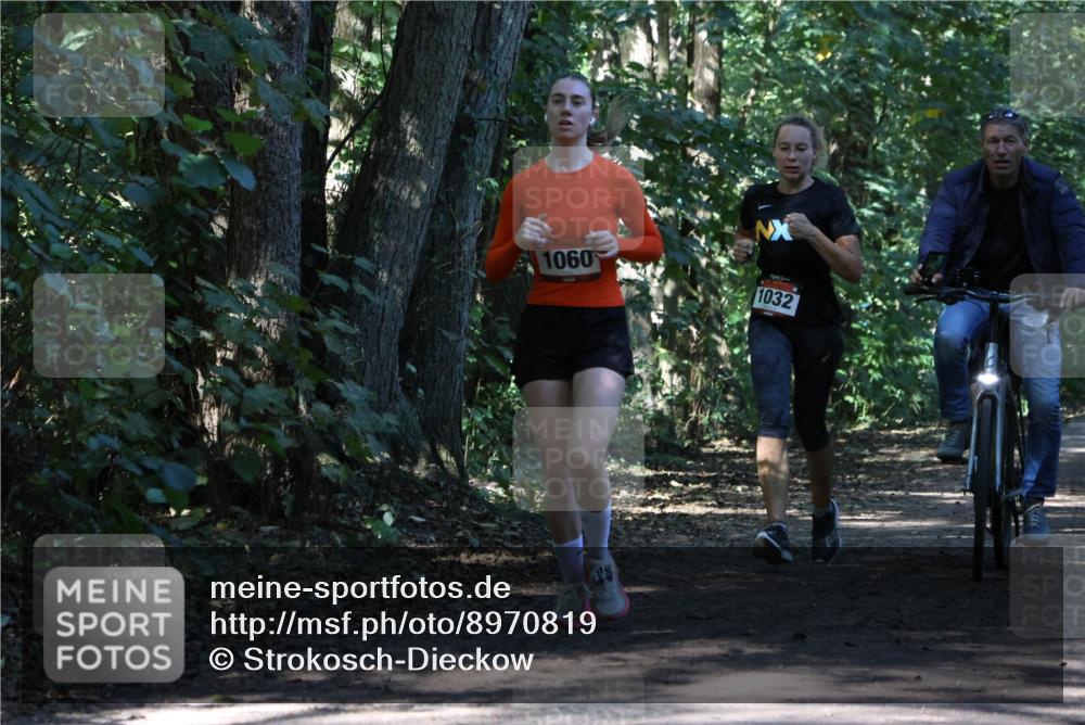 28.09.2025 - 33. Volkslauf durch das schöne Alstertal Strokosch-Dieckow http://msf.ph/oto/8970819 28.09.2025 12:01:06 Laufen 1060, 1032 meine-sportfotos.de