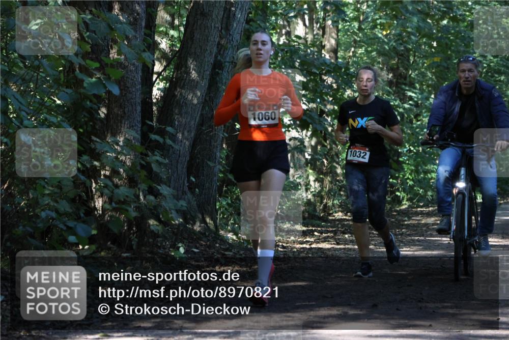 28.09.2025 - 33. Volkslauf durch das schöne Alstertal Strokosch-Dieckow http://msf.ph/oto/8970821 28.09.2025 12:01:06 Laufen 1060, 1032 meine-sportfotos.de