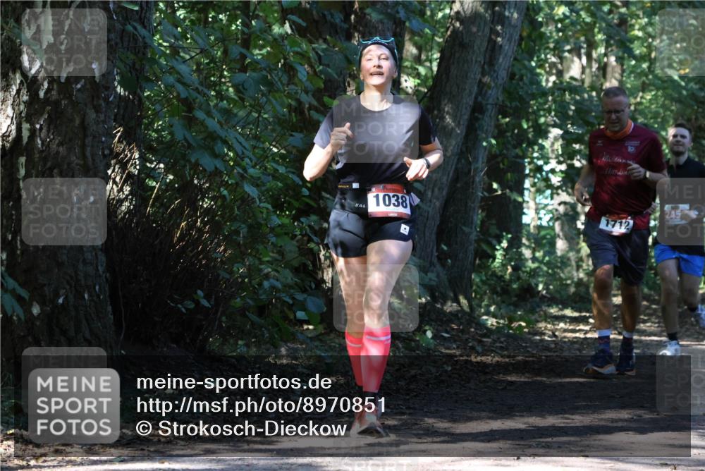 28.09.2025 - 33. Volkslauf durch das schöne Alstertal Strokosch-Dieckow http://msf.ph/oto/8970851 28.09.2025 12:01:30 Laufen 1038, 245, 1712 meine-sportfotos.de