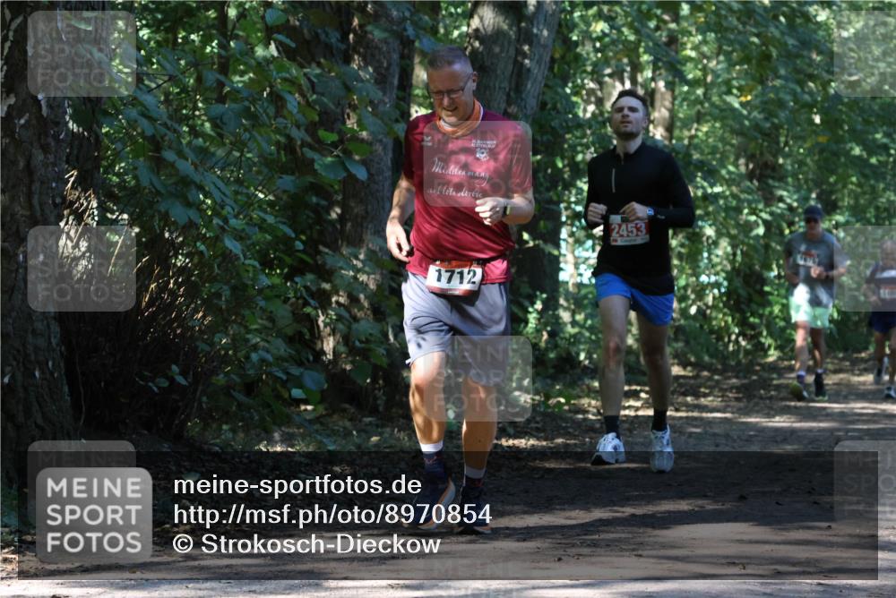 28.09.2025 - 33. Volkslauf durch das schöne Alstertal Strokosch-Dieckow http://msf.ph/oto/8970854 28.09.2025 12:01:32 Laufen 2453, 1712 meine-sportfotos.de