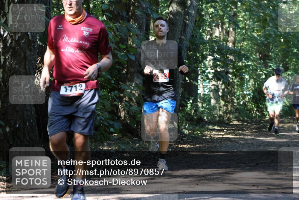 28.09.2025 - 33. Volkslauf durch das schöne Alstertal Strokosch-Dieckow http://msf.ph/oto/8970857 28.09.2025 12:01:33 Laufen 10, 1712, 2, 53 meine-sportfotos.de