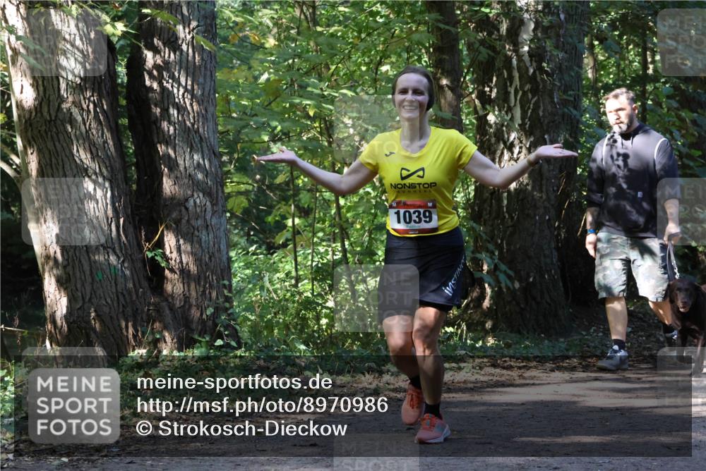 28.09.2025 - 33. Volkslauf durch das schöne Alstertal Strokosch-Dieckow http://msf.ph/oto/8970986 28.09.2025 12:04:28 Laufen 1039 meine-sportfotos.de