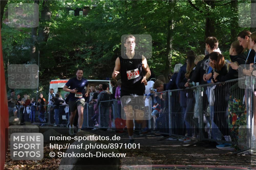 28.09.2025 - 33. Volkslauf durch das schöne Alstertal Strokosch-Dieckow http://msf.ph/oto/8971001 28.09.2025 11:52:52 Ziel 1015, 1620, 1648, 2321 meine-sportfotos.de