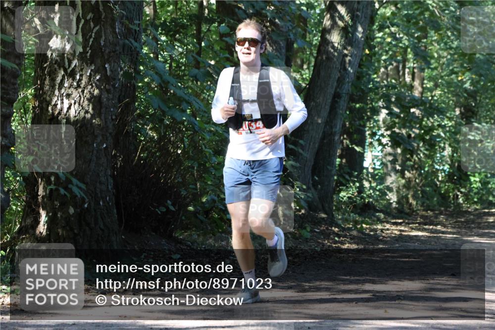 28.09.2025 - 33. Volkslauf durch das schöne Alstertal Strokosch-Dieckow http://msf.ph/oto/8971023 28.09.2025 12:05:08 Laufen 034 meine-sportfotos.de