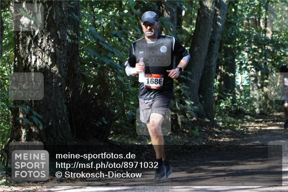 28.09.2025 - 33. Volkslauf durch das schöne Alstertal Strokosch-Dieckow http://msf.ph/oto/8971032 28.09.2025 12:05:29 Laufen 18, 1686 meine-sportfotos.de