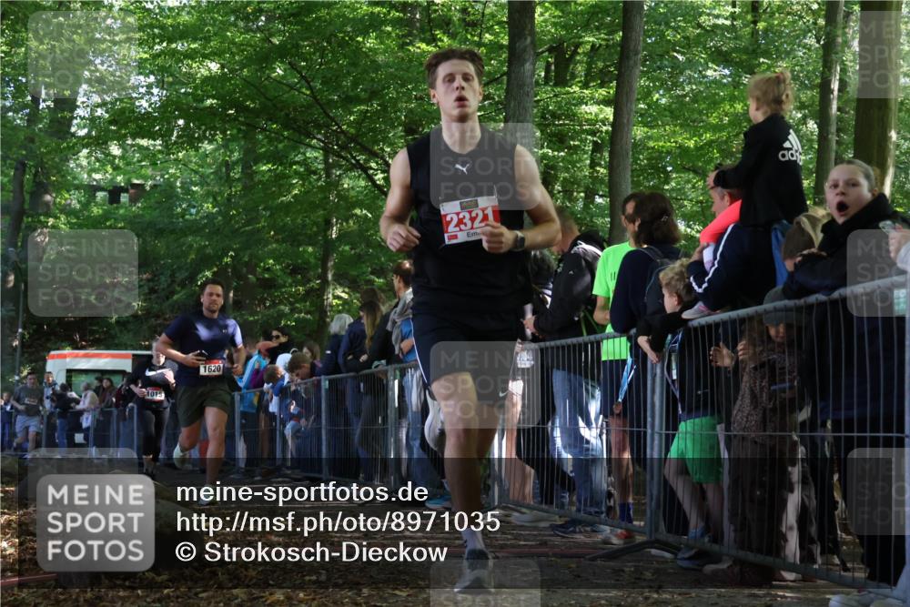 28.09.2025 - 33. Volkslauf durch das schöne Alstertal Strokosch-Dieckow http://msf.ph/oto/8971035 28.09.2025 11:52:53 Ziel 1015, 1620, 1648, 2321 meine-sportfotos.de