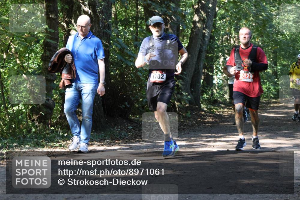 28.09.2025 - 33. Volkslauf durch das schöne Alstertal Strokosch-Dieckow http://msf.ph/oto/8971061 28.09.2025 12:06:16 Laufen 2429, 1702 meine-sportfotos.de